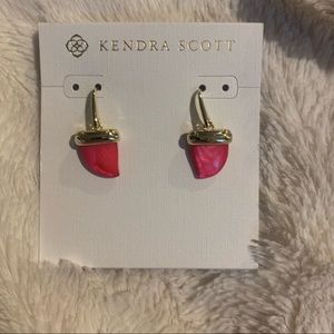 Kendra Scott Oleana Gold Drop Earrings In Red Mother-Of-Pearl (hot pink)